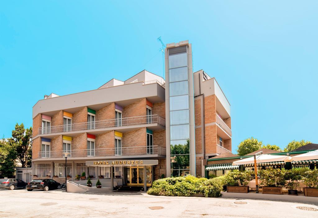 Hotel Augustus Фано Екстериор снимка