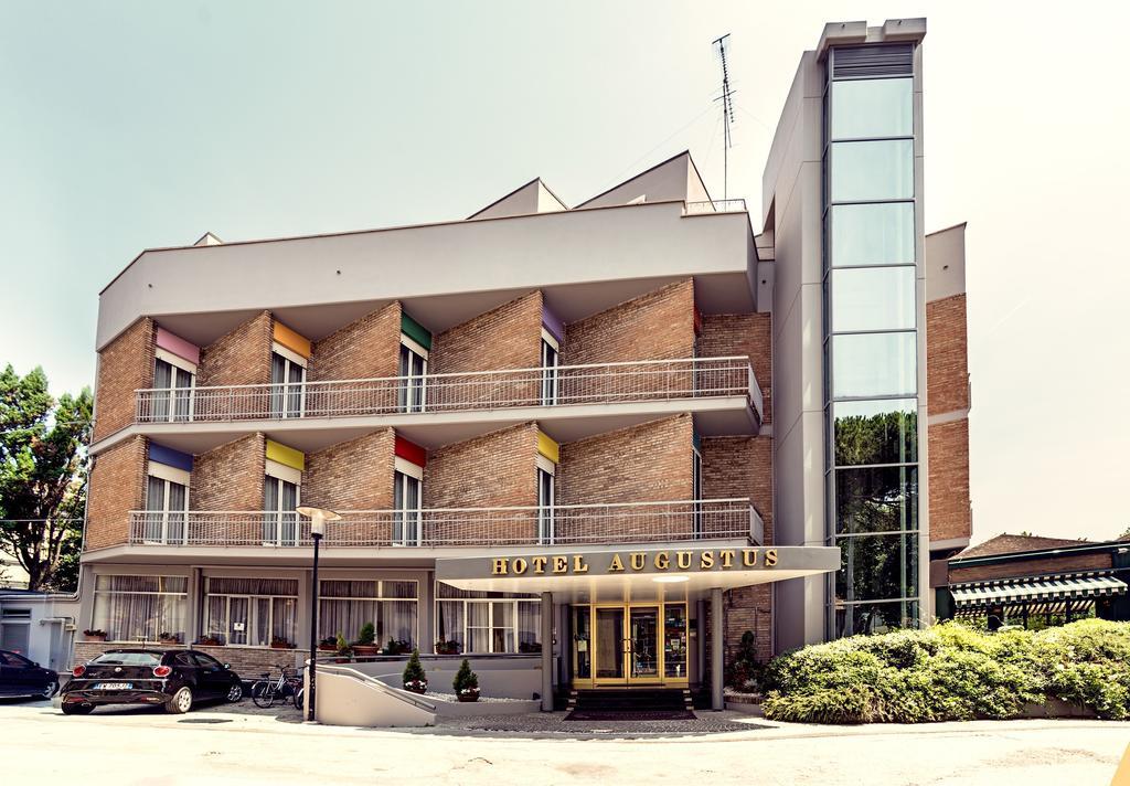 Hotel Augustus Фано Екстериор снимка