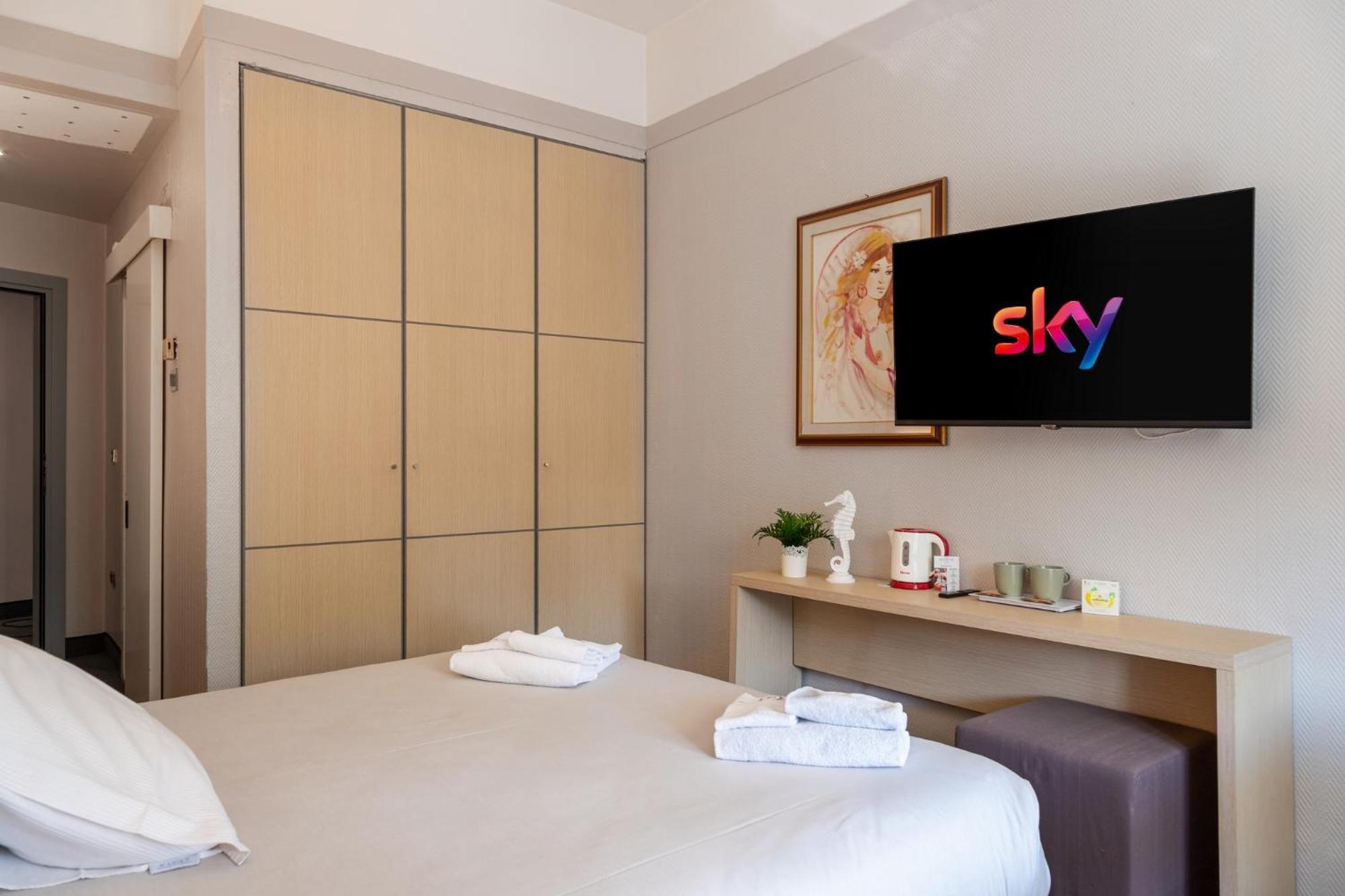 Hotel Augustus Фано Екстериор снимка