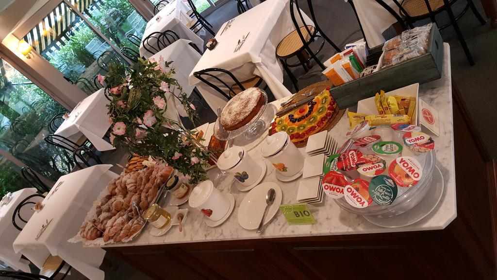 Hotel Augustus Фано Екстериор снимка