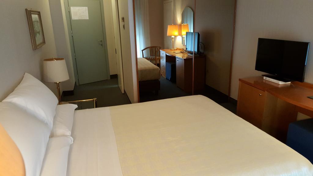 Hotel Augustus Фано Екстериор снимка