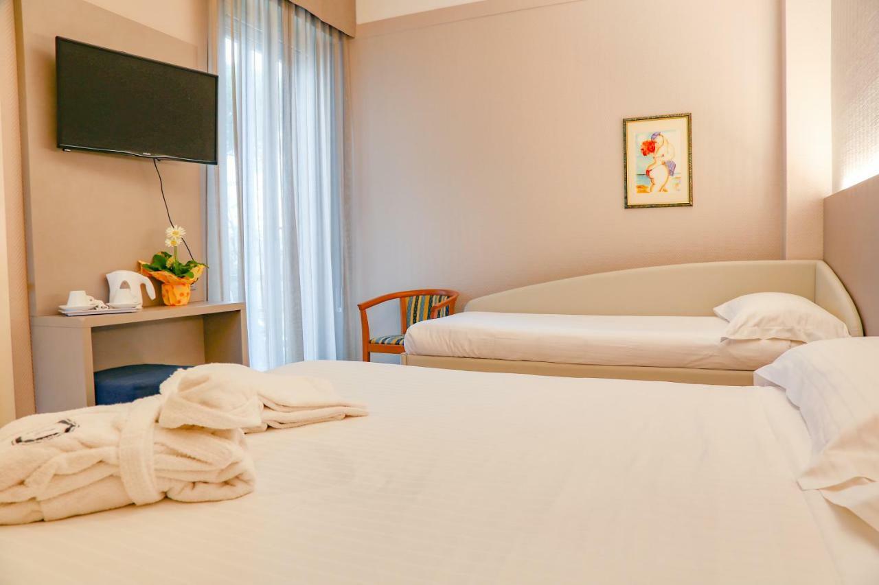 Hotel Augustus Фано Екстериор снимка